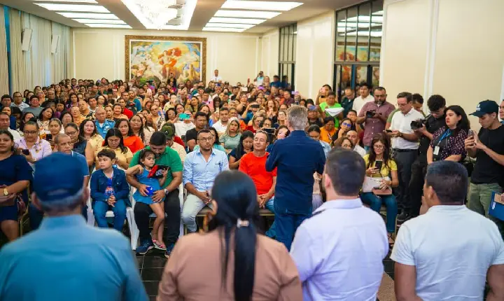 Governo assina decreto de estabilidade de 322 professores aprovados no estágio probatório