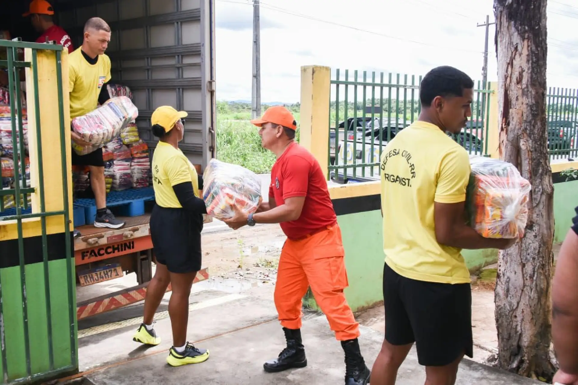 Governo de Roraima amplia entrega de cestas básicas e água para famílias atingidas pelas chuvas