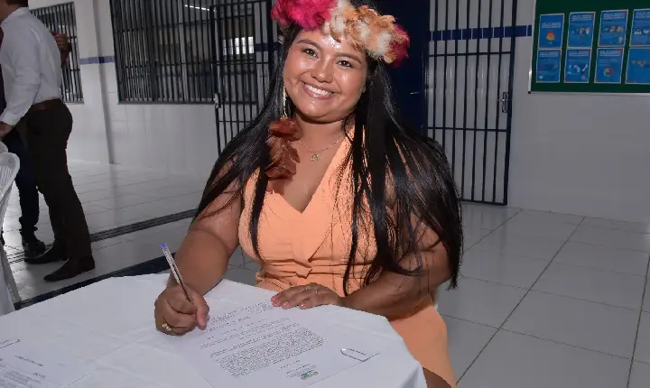 Governo de Roraima empossa novos 19 professores indígenas