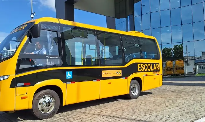 Governo de Roraima entrega ônibus acessível para estudantes atendidos pelo CAP-DV