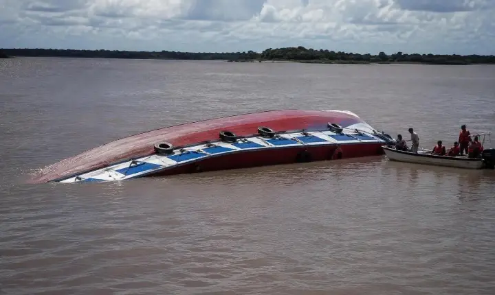 Governo de Roraima manifesta solidariedade à Guiana após naufrágio de balsa