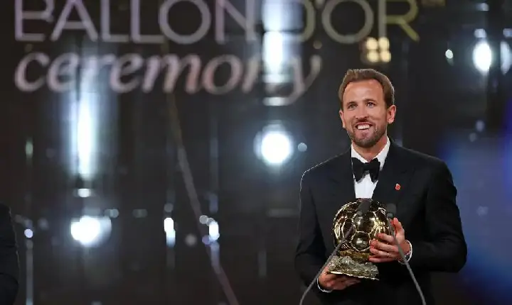 Harry Kane conquista Bola de Ouro 2026 e é eleito o melhor jogador do mundo pela primeira vez