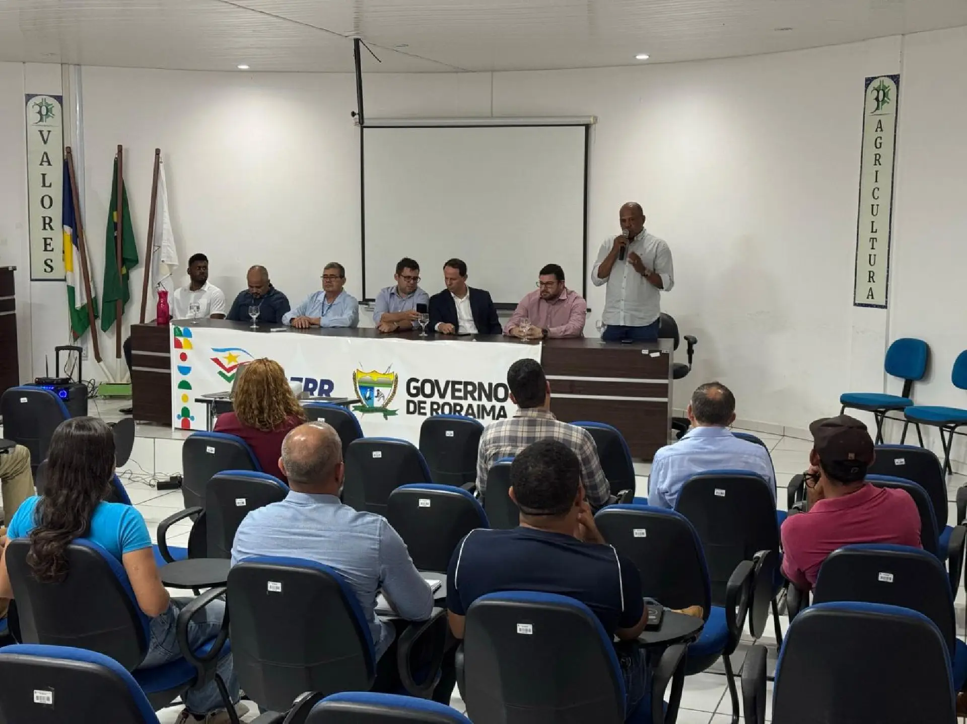 Iater destaca fortalecimento da bacia leiteira em encontro na UFRR