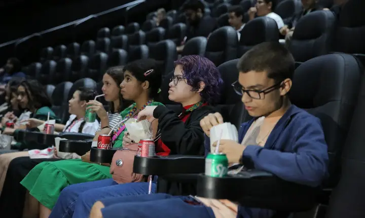 Integrantes do TEAMARR participam de sessão de cinema nesta quarta-feira