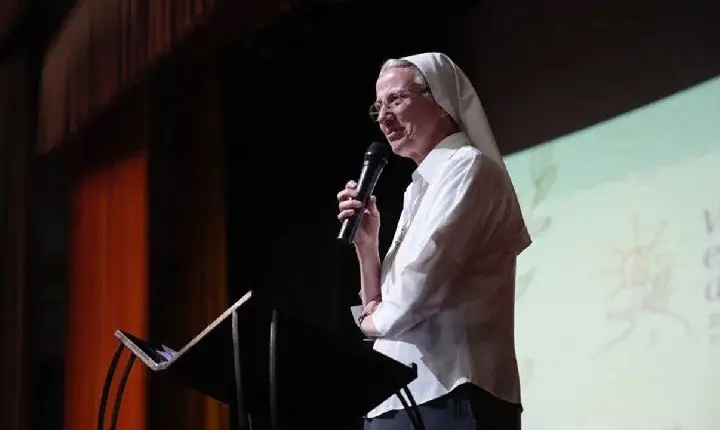 Irmã Simona Brambilla passa a integrar o Dicastério para os Bispos