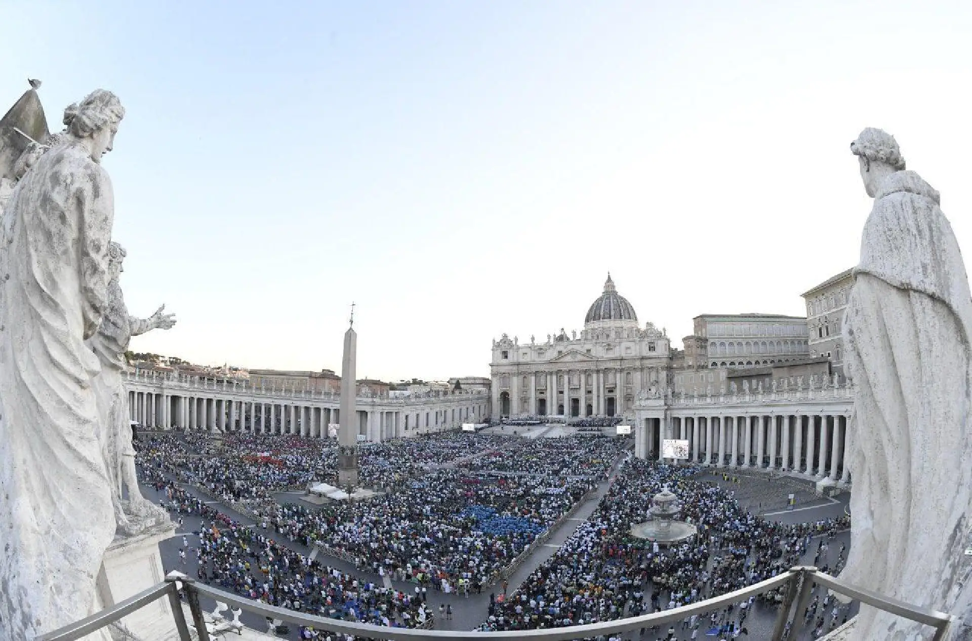 Jovens se reúnem no Vaticano por fim das guerras