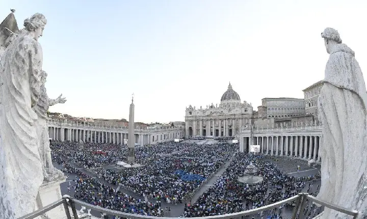 Jovens se reúnem no Vaticano por fim das guerras