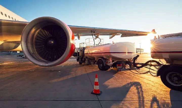 Justiça decide que a ANP deve reforçar a fiscalização de combustíveis de aviação em Roraima