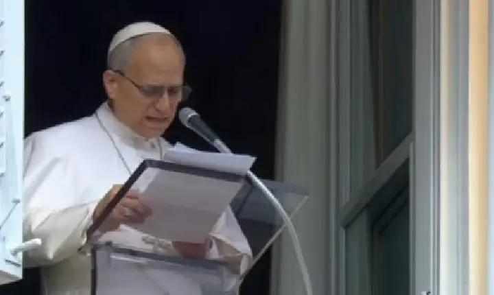 Leão XIV no Angelus: ser a luz de Jesus a quem precisa, com 