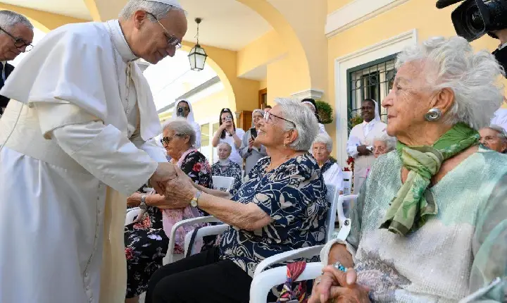 Leão XIV: retomem o bom hábito de visitar os idosos