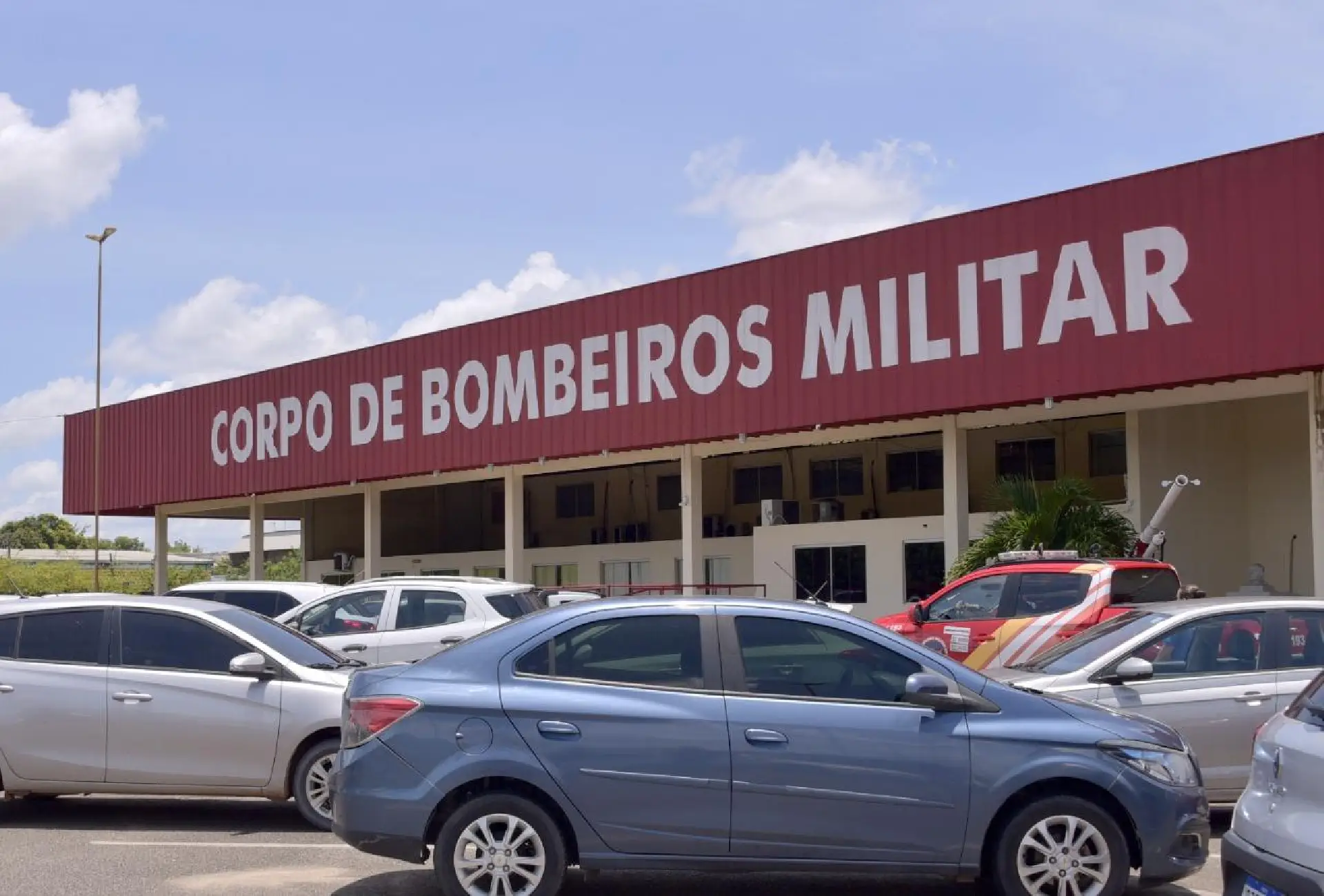 Mais de 12,8 mil candidatos disputam vagas no Corpo de Bombeiros neste domingo