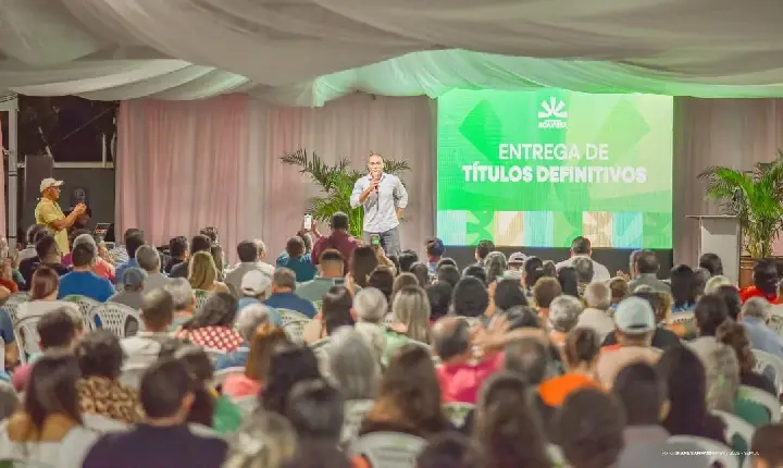 Mais de 300 famílias recebem títulos definitivos em Boa Vista após doação de terrenos pela Diocese de Roraima