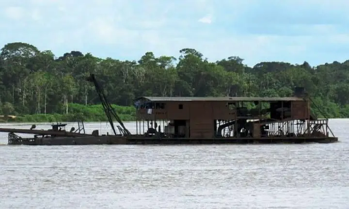 MPF cobra mudanças na fiscalização de balsas e dragas usadas no garimpo ilegal na Amazônia