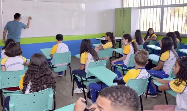 No Dia do Professor, Governo de Roraima destaca investimentos na carreira docente