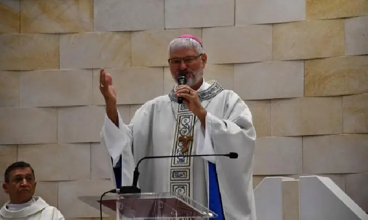 O bispo de Roraima preside a celebração eucarística no ponto alto da 82ª Romaria Estadual da Medianeira