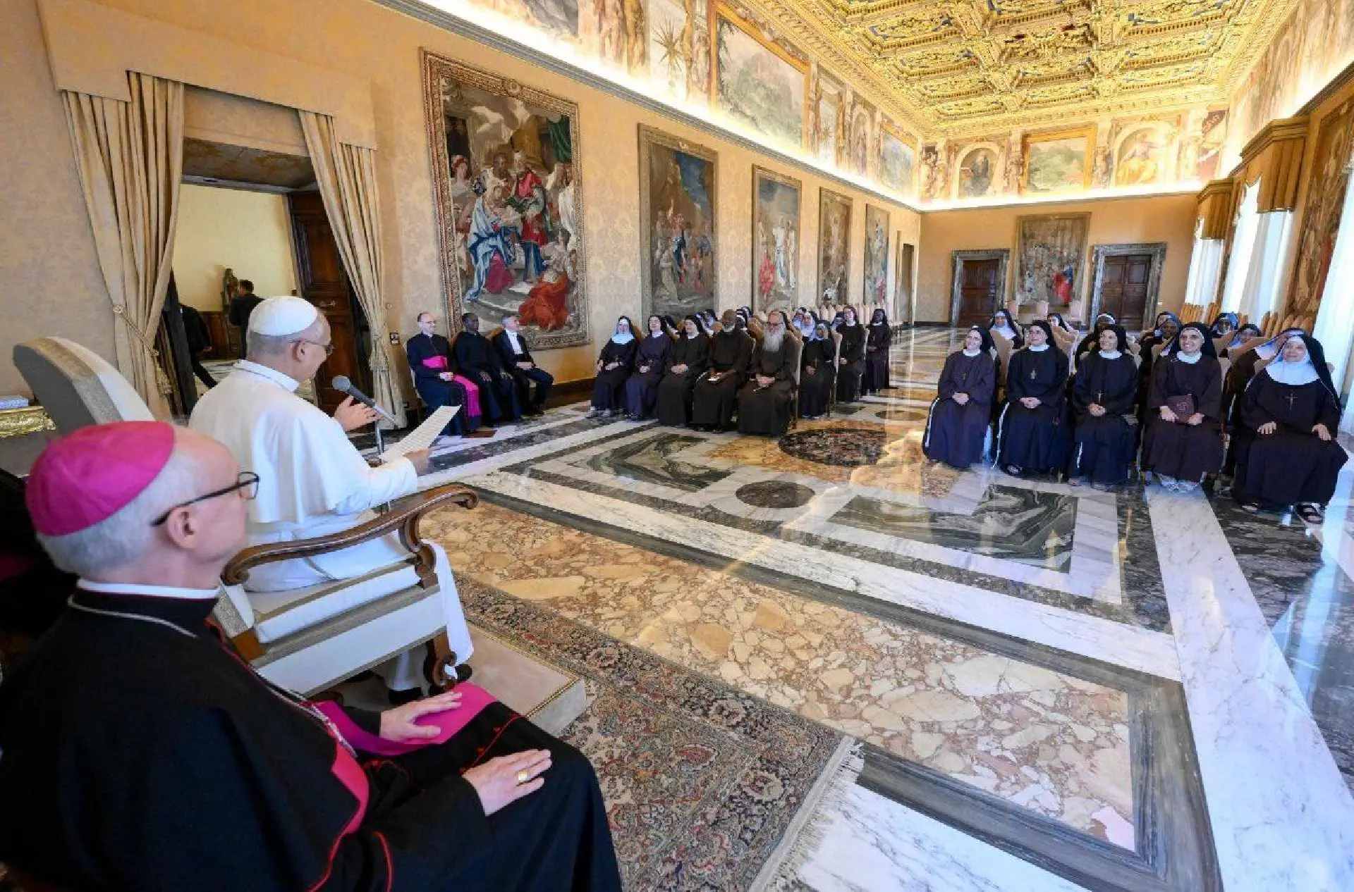 O Papa: a redução das vocações deve impulsionar a renovação