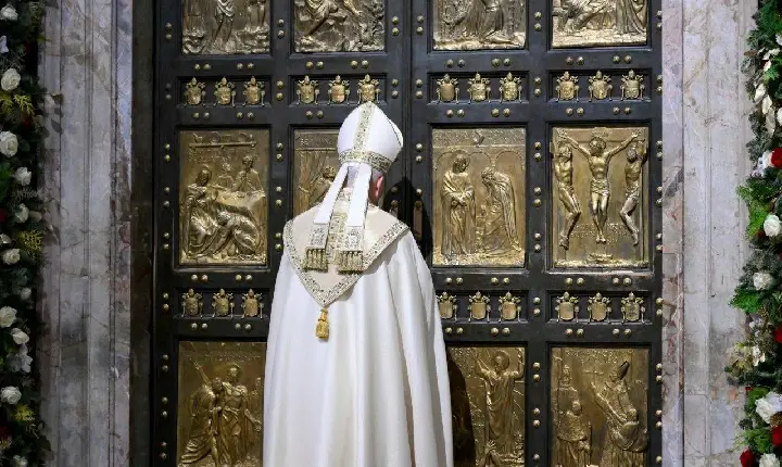 O Papa fecha a Porta Santa: é bom continuar a sermos peregrinos de esperança