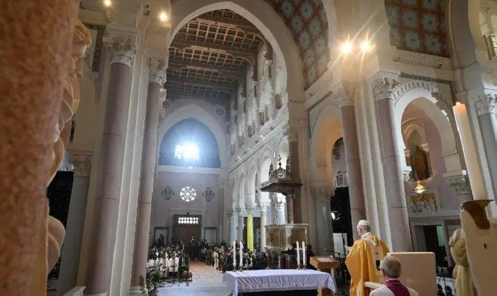 O Papa: perante a indigência e a opressão, os cristãos têm como código a caridade