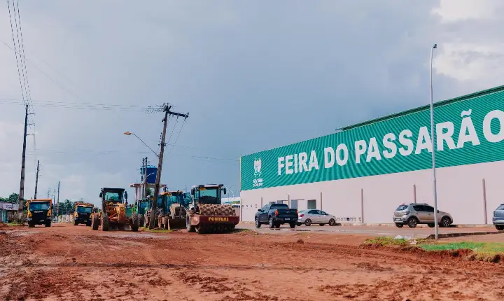 Obra na rua Vovó Júlia vai melhorar o acesso para carga e descarga de mercadorias em uma das principais feiras livres da capital