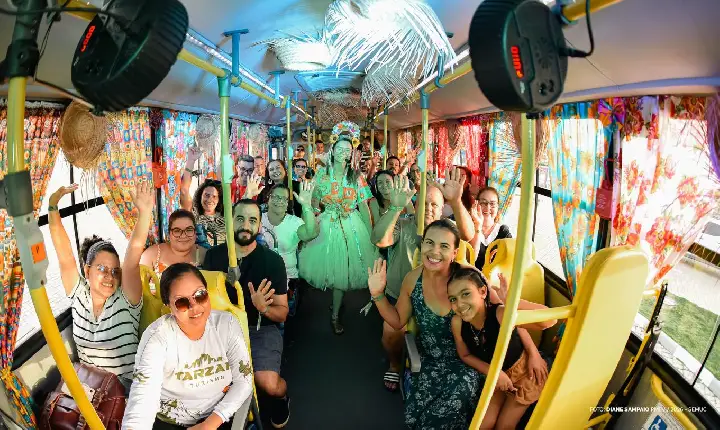 Ônibus do Forró leva população a uma viagem pela história do Boa Vista Junina
