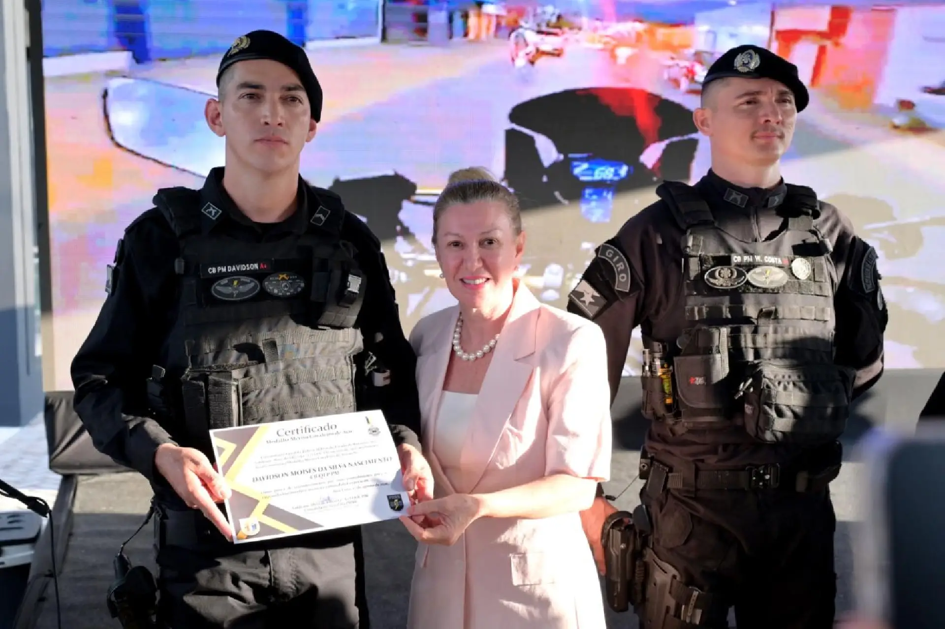 Onze policiais militares são condecorados por serviços prestados ao Giro