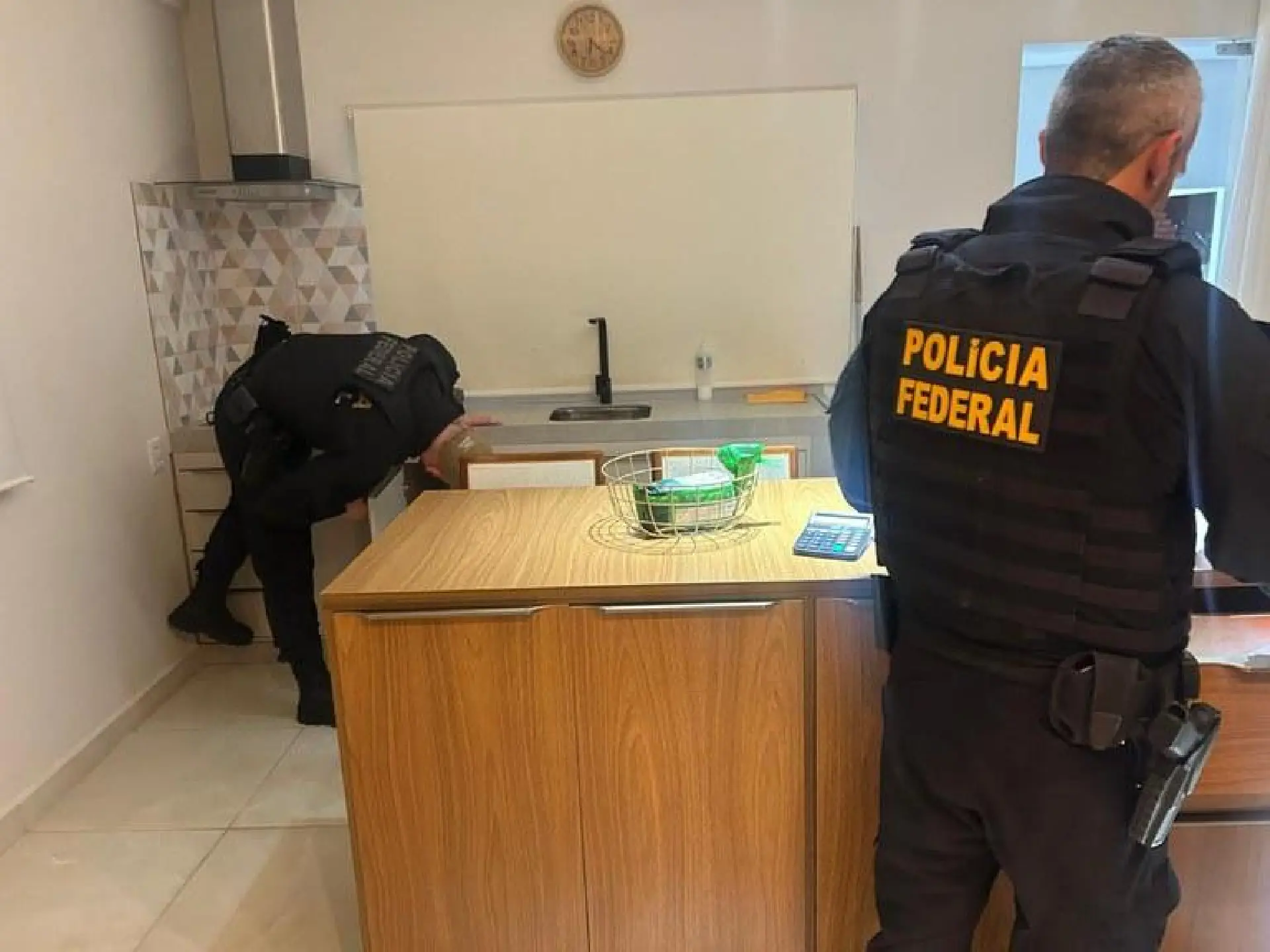 Operação federal mira contratos fraudulentos e desvio milionário no estado
