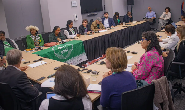 Organizações indígenas criam estratégia para incluir demarcação de terras como política climática na COP30