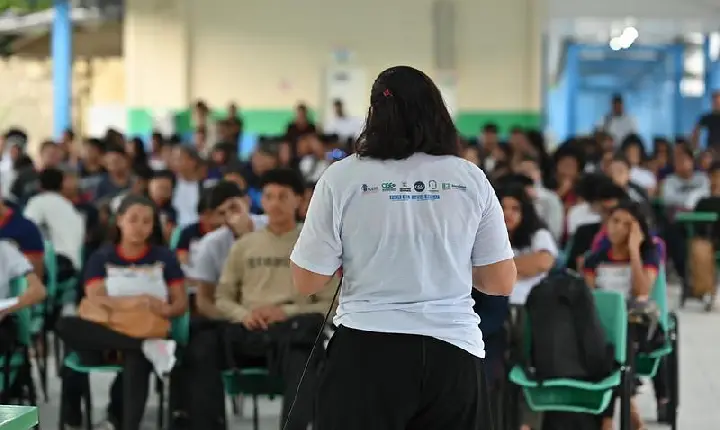 Ouvidoria da ALERR orienta eleição de ouvidores na Escola 13 de Setembro