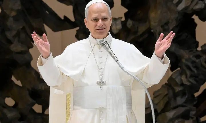 Papa alerta para efeitos da inteligência artificial na escuta e no pensamento humano