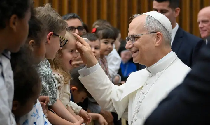 Papa amplia proteções e direitos dos pais que trabalham no Vaticano