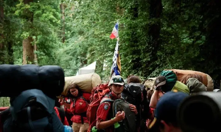 Papa chama escoteiros a ouvir a criação e transformar o mundo
