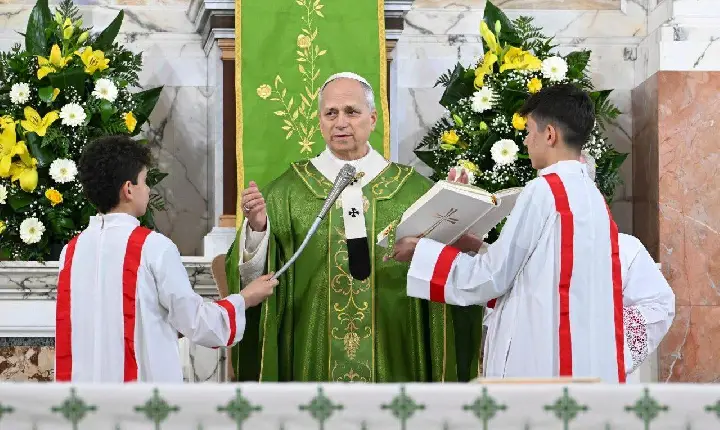Papa defende desarmamento da linguagem e investimento em educação durante missa em Óstia Lido