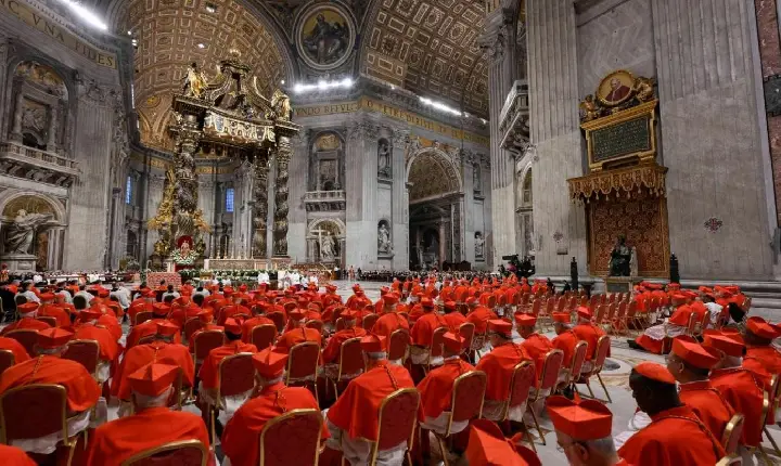 Papa e cardeais iniciam Consistório extraordinário nesta quarta-feira