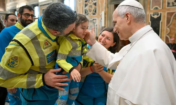 Papa Leão XIV pede espírito de serviço e alerta contra a lógica do poder