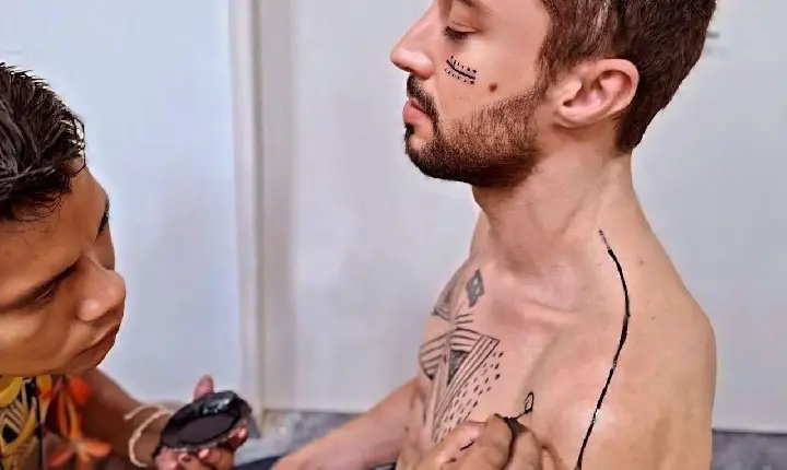 Pintura que fala: identidade e resistência no Dia dos Povos Indígenas