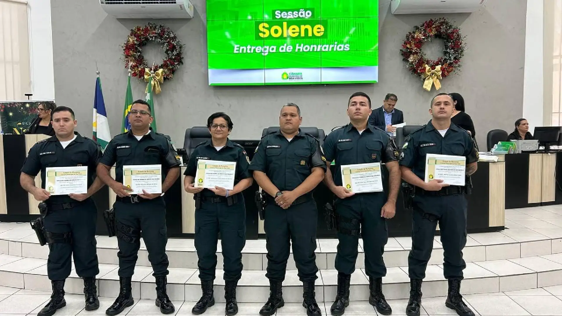 PMs que salvaram bebês engasgados são homenageados na Câmara de Boa Vista