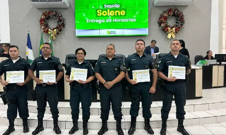 PMs que salvaram bebês engasgados são homenageados na Câmara de Boa Vista