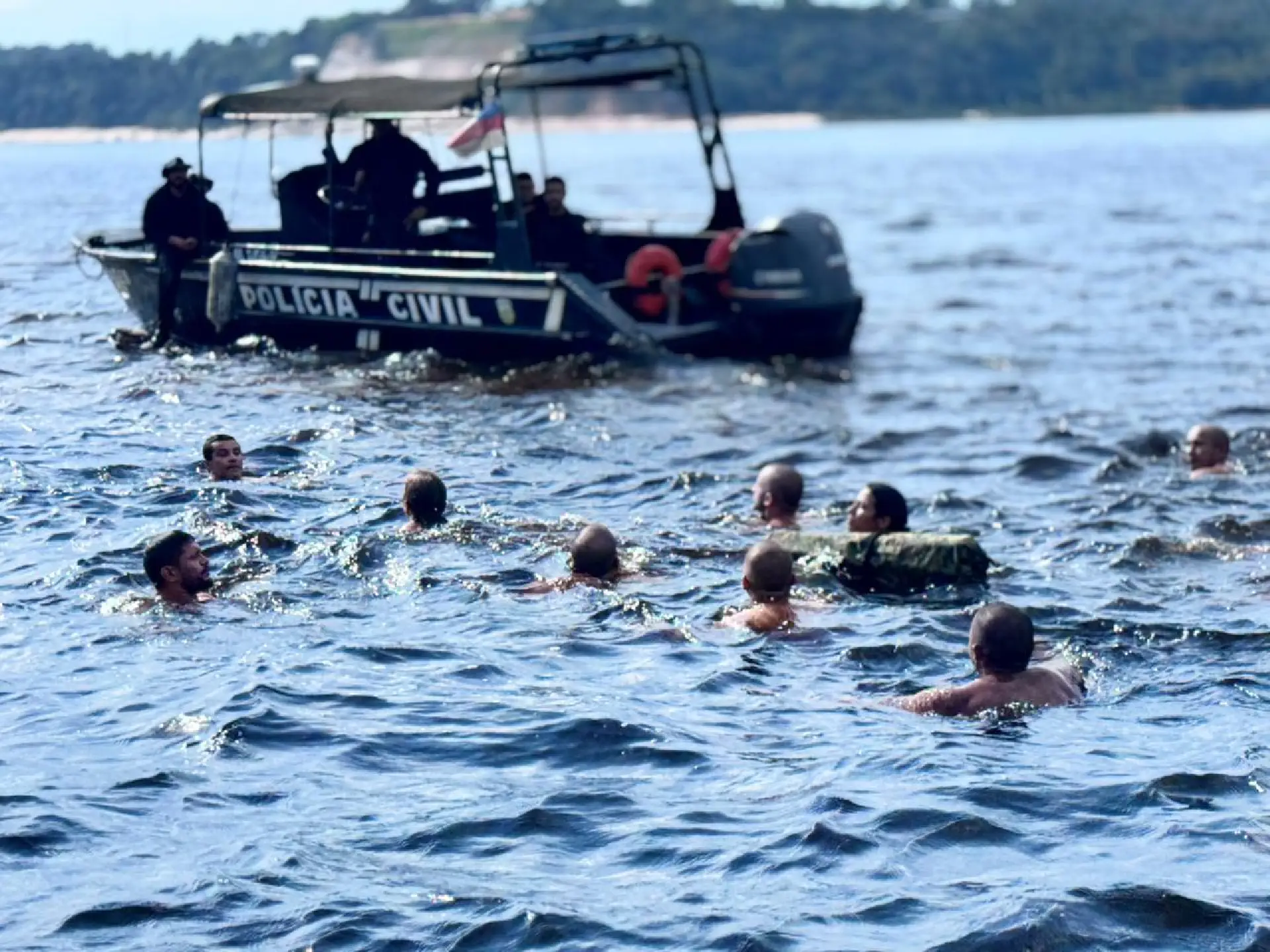 Policiais de Roraima fazem treinamento tático com forças de segurança do Amazonas