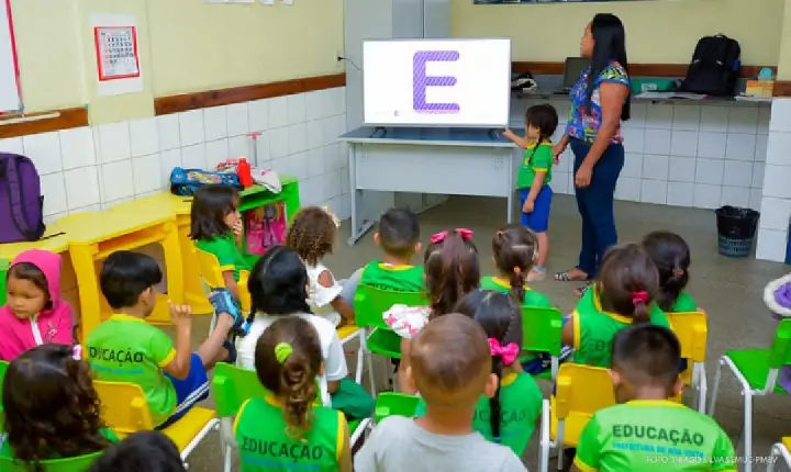 Prefeitura convoca professores, assistentes de aluno e outros profissionais da educação aprovados em seletivos