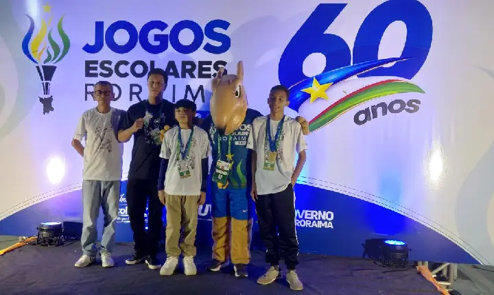 Premiação dos JERs reúne medalhistas de natação e xadrez em Boa Vista