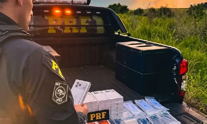 PRF intercepta carga de iPhones avaliada em R$ 650 mil e resgata imigrantes em Roraima