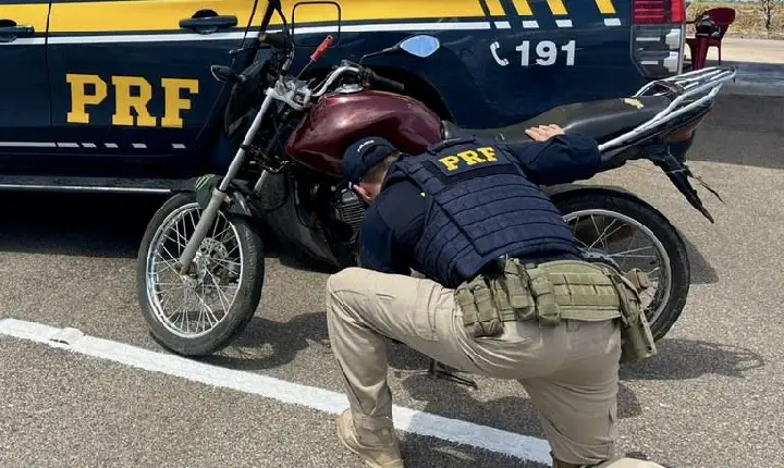 PRF recupera dois veículos furtados e apreende três motocicletas adulteradas durante o feriadão