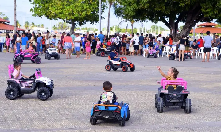Primeira edição do Domingo no Parque reúne milhares de famílias no Parque Anauá