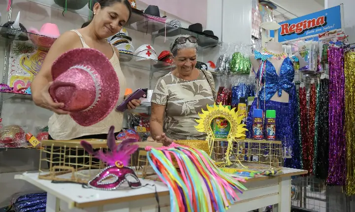 Procon Assembleia orienta foliões sobre direitos e cuidados durante a festividade