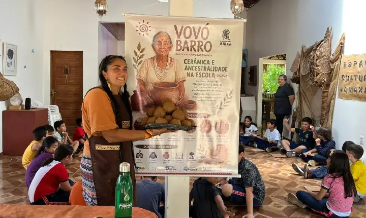 Projeto aproxima crianças da tradição da cerâmica Macuxi no Espaço Cultural Jamaxim