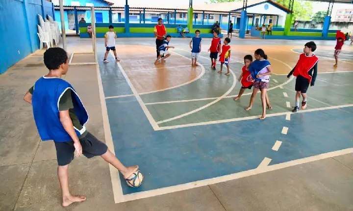 Projeto leva esporte, cultura e lazer para cerca de 200 crianças durante as férias