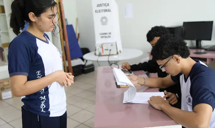 Projeto Parlamento Jovem estimula participação política de estudantes em Roraima