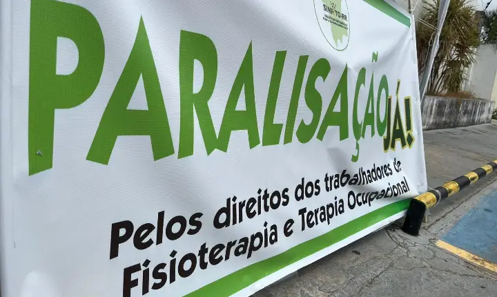 Protesto de funcionários da Unimed Fama denuncia atraso de salários e décimo terceiro