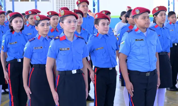 Rede militarizada inicia entrega de alamares e incorporação de novos estudantes
