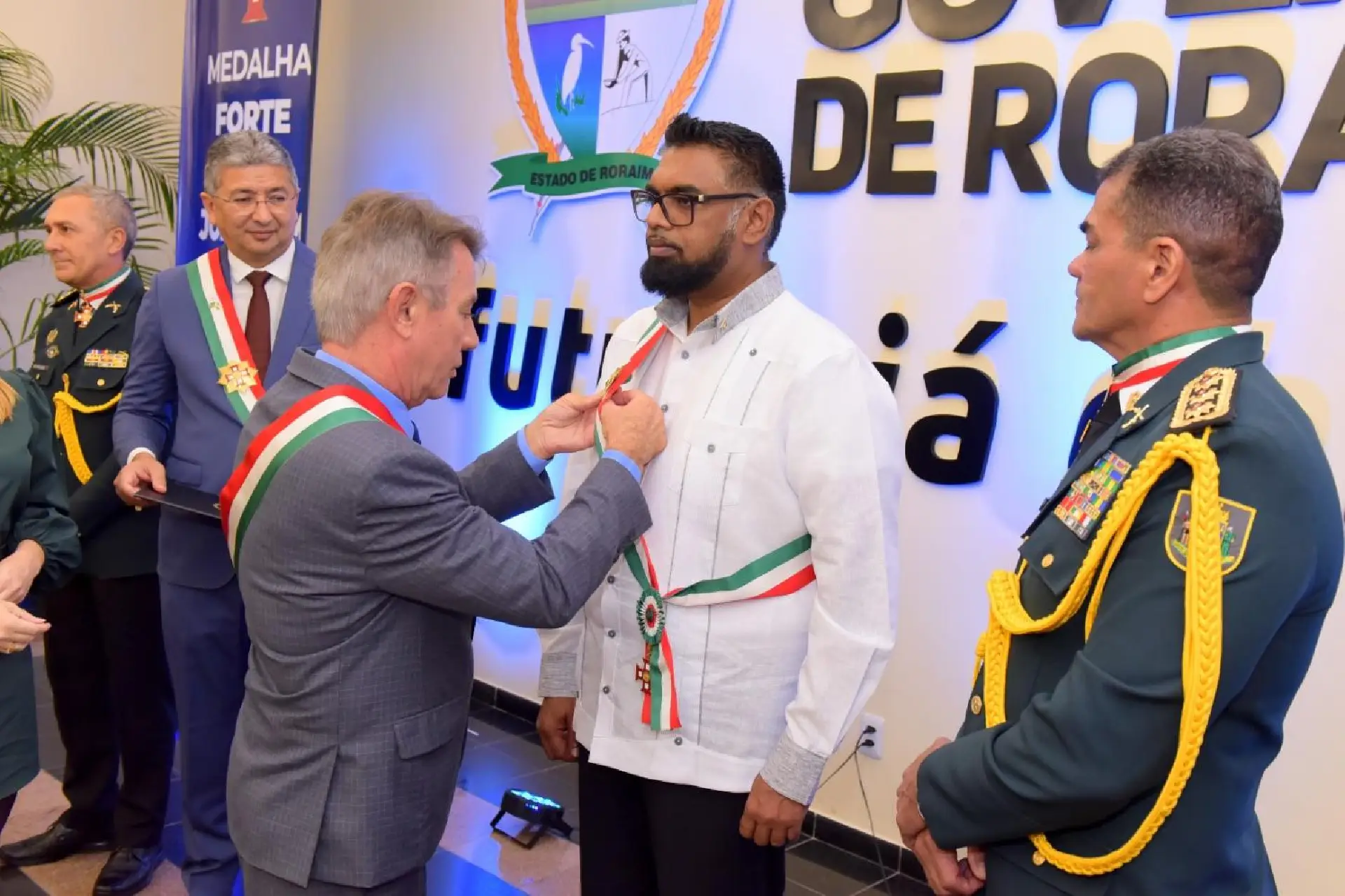 Roraima entrega comenda a presidente da Guiana e outros 19 homenageados